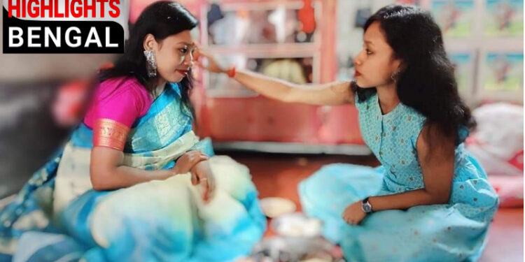 ভাতৃ  দ্বিতীয়াতেই হলো ‘বোন ফোঁটা’। ব্যতিক্রমী ভাবনা দুই বোনের। ক্লিক করে দেখুন।