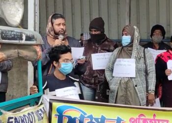 স্কুল খোলা নিয়ে সোশ্যাল মিডিয়ায় তোলপাড়। এবার মেমারিতে হলো অভিনব উদ্যোগ। দেখুন ভিডিও।