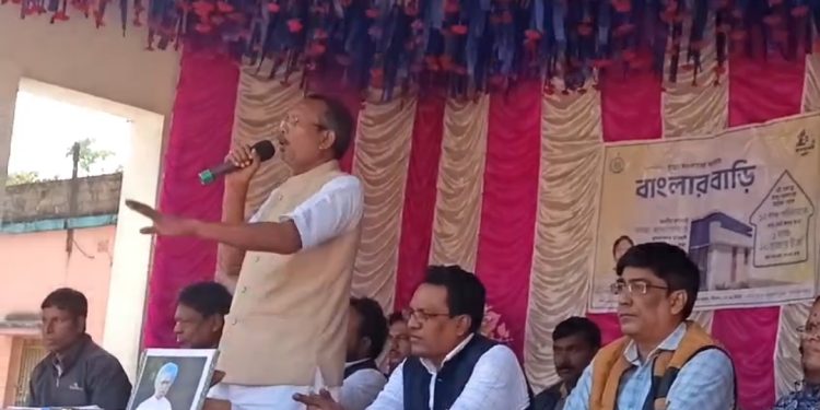 আবাস যোজনার দুর্নীতি রুখতে এবার ময়দানে তৃণমূলের ব্লক সভাপতি