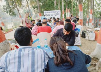 অন্য মুডে সাংবাদিকরা।
