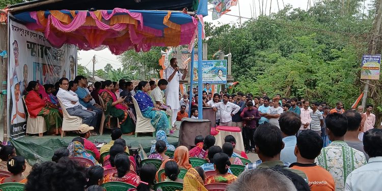 ১৫ বছর পার হলেও শহীদ পরিবারের পাশে রয়েছেন সকলে